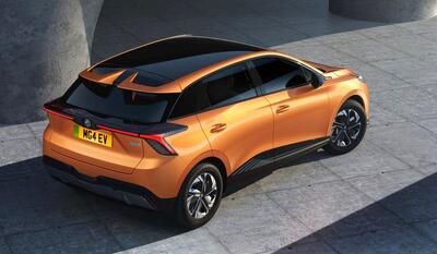 بررسی قیمت ام‌جی 4EV، GT و 1.55 لیتر در بازار مهر 1404