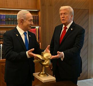 نتانیاهو مجسمه کبوتر صلح را به ترامپ اهدا کرد