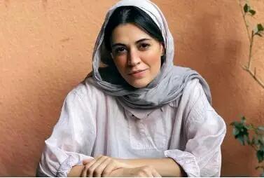 تصویری دیده نشده از کودکی شیدا خلیق در آغوش مادرش