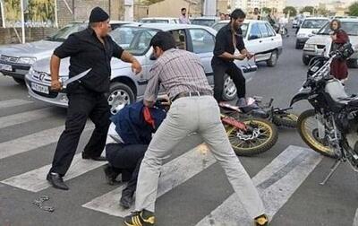 حمله اراذل و اوباش به یک دانشجو در دانشگاه آزاد رشت 