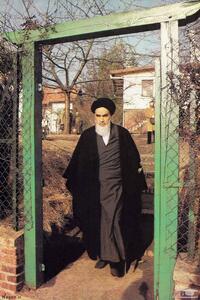 خاطره مرحوم صادق طباطبایی از امام درباره اصرار ایشان برای تغمیر خانه‌های نوفل لوشاتو