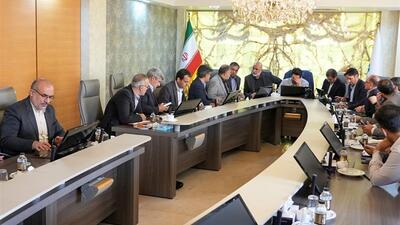 نشست فعالان اقتصادی و بنگاه‌های صنعتی بزرگ در اتاق بازرگانی اصفهان برگزار شد