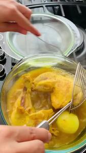 طرز تهیه خورشت کردی شبیه قورمه سبزی + فیلم