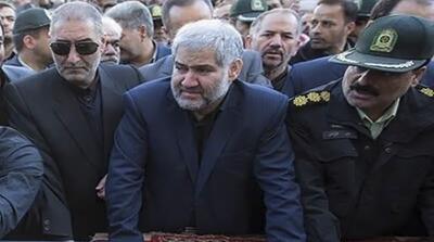 گردن کلفتی مدیر موسسه‌ جنجالی با بستن اسلحه به کمر