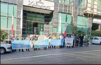 تجمع رانندگان استیجاری ایثارگر     مقابل سازمان اداری و استخدامی