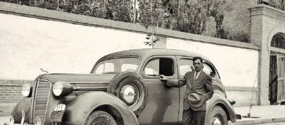  خودروی دوج پارک شده جلوی یک ساختمان اداری_سال ۱۳۰۷(عکس)