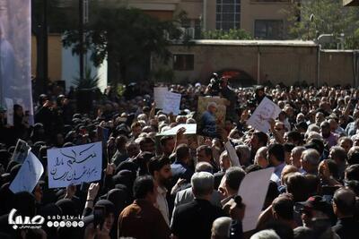  چهره غم‌زده زینب سلیمانی در مراسم خاکسپاری محمد کاسبی