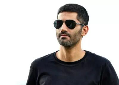 محمد انصاری به هاشمیان بازیکن معرفی کرد
