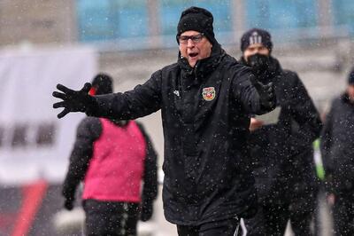  سرمربی سابق استقلال در انتظار بلیت روسیه!