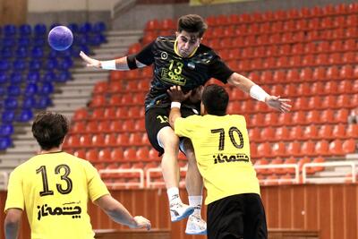  طلایی‌پوشان با غلبه بر سپاهان‌نوین در شهرآورد، صدر جدول را محکم چسبیدند