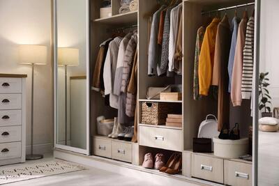  کف کمد دیواری چی بندازیم؟ راهنمای انتخاب بهترین متریال