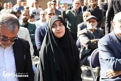  عکس/ حضور زینب سلیمانی در مراسم خاکسپاری محمد کاسبی | اقتصاد24