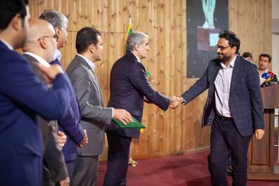 کسب جایزه ملی فناوری توسط صندوق پژوهش و فناوری صنعت نفت