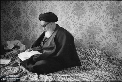امام خمینی: شما دانشگاهی‌ها کوشش کنید که انسان درست کنید