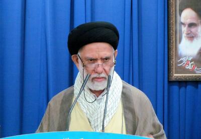  امام جمعه دیر: دانش‌آموزان نیازمند گمنام و آبرومند حمایت شوند