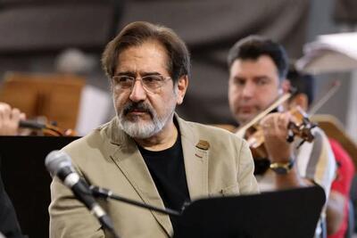  آواز خوانی حسام الدین سراج در مراسم تشییع پیکر مرحوم کاسبی+فیلم