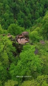 فیلم معماری شگفت‌انگیز قلعه قدیمی گیلان