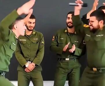  آواز محلی؛ رقص تک دست و بلرزون سربازای نیرو انتظامی جلو مافوق که غش رفت از خنده