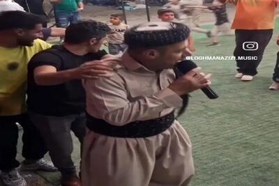  آواز محلی؛ خواننده مهمونارو پشت سرش راه انداخته رقص قطاری میرن نازی نازی نسترن میخونه