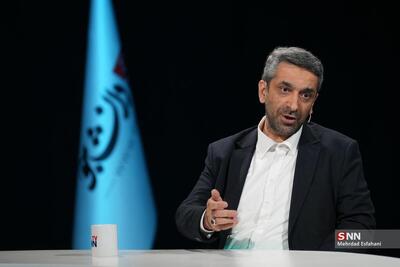  طباطبایی: ما امروز به رئیس جمهوری رسیدیم که واقعا مردمی است و پروتکل پذیر نیست/جریانی که به احمدی نژاد بابت لباس پوشیدنش نقد می‌کردند اشتباه می‌کردند. + فیلم