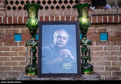 وداع هنرمندان با پیکر محمد کاسبی در حوزه هنری عکس - تسنیم