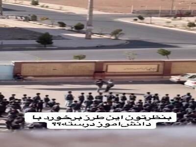  کتک‌زدن عجیب یک دانش‌آموز توسط معلم خشن