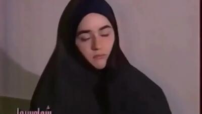  عکس دیده‌نشده از نعیمه نظام‌دوست در سریال مردم‌گریز با چادر (فیلم)