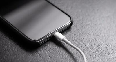  5 چیزی که هرگز نباید به درگاه USB گوشی خود وصل کنید
