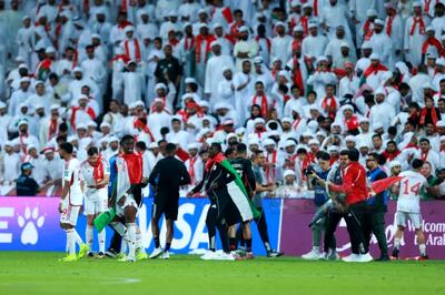 هواداران قطر و امارات در ورزشگاه به جان هم افتادند!
