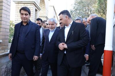  وزیر میراث فرهنگی به مقام شامخ شهدای کردستان ادای احترام کرد