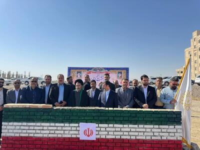  با حضور فرماندار ویژه ری؛آیین خشت‌گذاری مدرسه ۱۵ کلاسه شهرداری حسن‌آباد