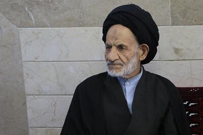  ارتش جمهوری اسلامی در برابر استعمارگران جهانی ایستاده است