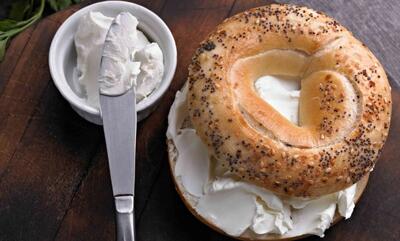  کالری پنیر خامه‌ای چقدر است؟