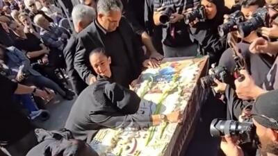  آواز خوانی احساسی حسام الدین سراج سر مزار  محمد کاسبی/ روحش شاد و یادش گرامی