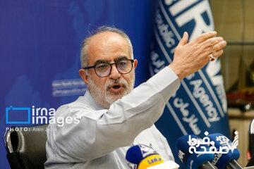 حسام الدین آشنا: زمانی بود که ریال هایمان هم شیر داشت و هم خط؛از وقتی ارز را ترجیح داده اند،نه از شیرمان یالی مانده و نه از خطمان نشانی!