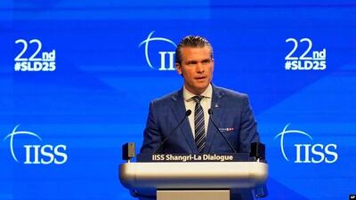  هواپیمای حامل وزیر جنگ آمریکا وضعیت اضطراری اعلام کرد