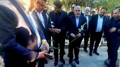  وزیر میراث فرهنگی به مقام شامخ شهدای کردستان ادای احترام کرد