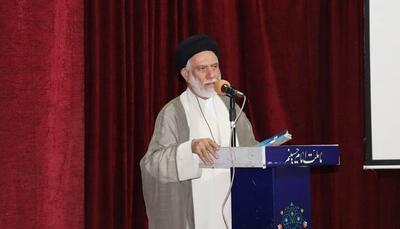 امام‌جمعه دیر: قهرمانان قرآنی در جامعه تجلیل شوند