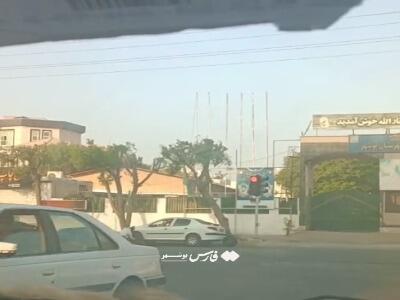 تعویض لاستیک خودروی یک شهروند توسط پلیس بوشهر