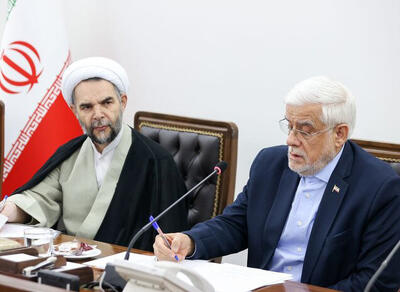 عارف: دولت با شرایط جنگی کار خود را شروع کرد