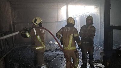  آتش‌سوزی گسترده در کارگاه مبل‌سازی تهران؛ بدون تلفات جانی (فیلم)