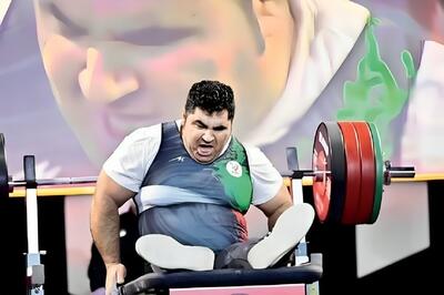  رکوردشکنی علی‌اکبر غریب‌شاهی با مهار ۲۵۵ کیلوگرم و کسب مدال طلای جهان (فیلم)