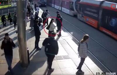  لحظه نجات دختر جوان از له شدن زیر قطار