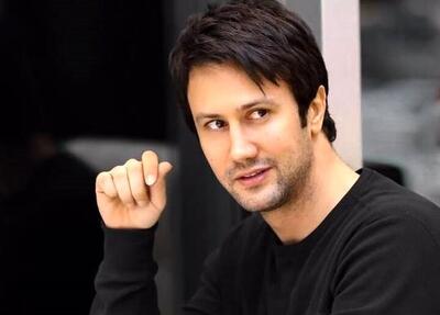  تاریخ وبگردی |نگاهی به تیپ و استایل عجیب و غریب شاهرخ استخری