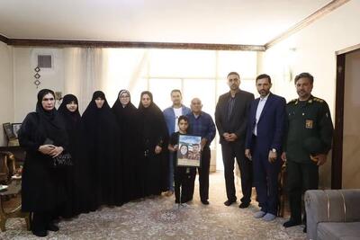  تجلیل از خانواده شهدا در اصفهان با حضور معاون وزیر ورزش و جوانان