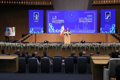  پزشکیان: انسان واقعی کسی است که با تمام وجود، دانایی و علمش برای گره‌گشایی از مشکلات تلاش کند
