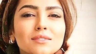  ژست جذاب و دیدنی مونا کرمی با استایل سنتی!