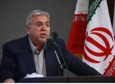  رئیس دانشگاه شهید بهشتی: ما به دنبال بمب [هسته‌ای] نیستیم، اگر اجازه می‌دادند ساخت آن برای ما مشکلی نبود/ هزینه نساختن بمب اتمی از ساخت آن بیشتر است، زیرا شرایط نگهداری مواد داغ سخت است / اگر بخواهند زیر میز بزنند، ما هم می‌زنیم
