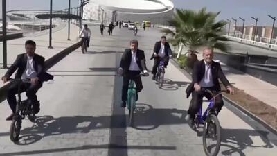  دوچرخه‌سواری پزشکیان در سفر به اصفهان