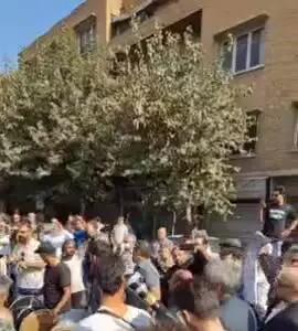  سنج و دمام‌زنی همانند فیلم «کشتی یونانی» در مراسم تشییع زنده‌یاد ناصر تقوایی